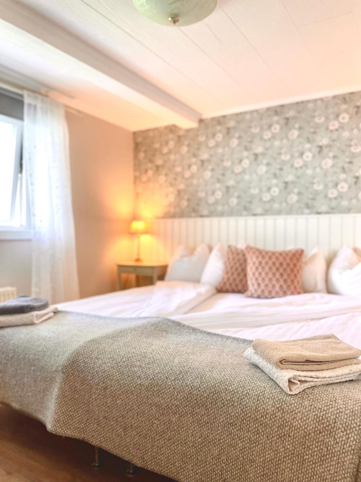 Hotell & Restaurant Solliden Стенунгсунд Экстерьер фото